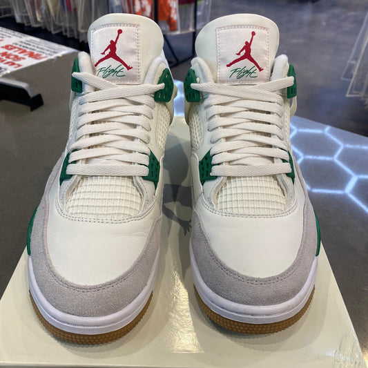 Jordan 4 Retro SB Pine Green size 10.5 DR5415-103 - Pre-Owned