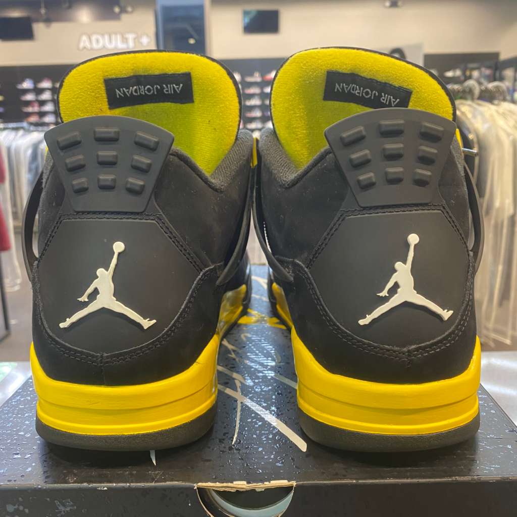 Jordan 4 Retro Thunder (2023) - Pre-Owned