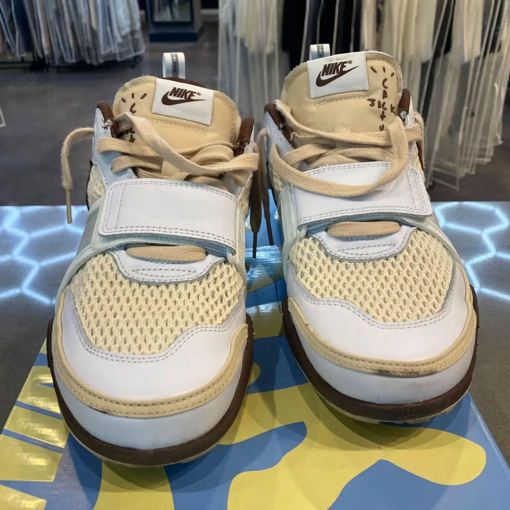 Nike Zoom Field Jaxx Travis Scott Light Chocolate Size 10.5 HQ3073-100 - Pre-Owned