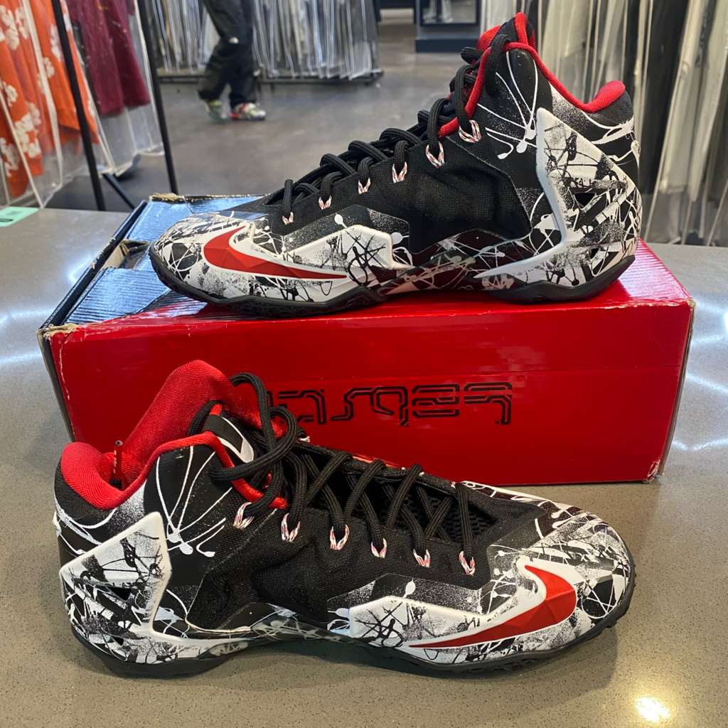 Nike LeBron 11 Graffiti Size 8 616175-100/626374-100 - Pre-Owned