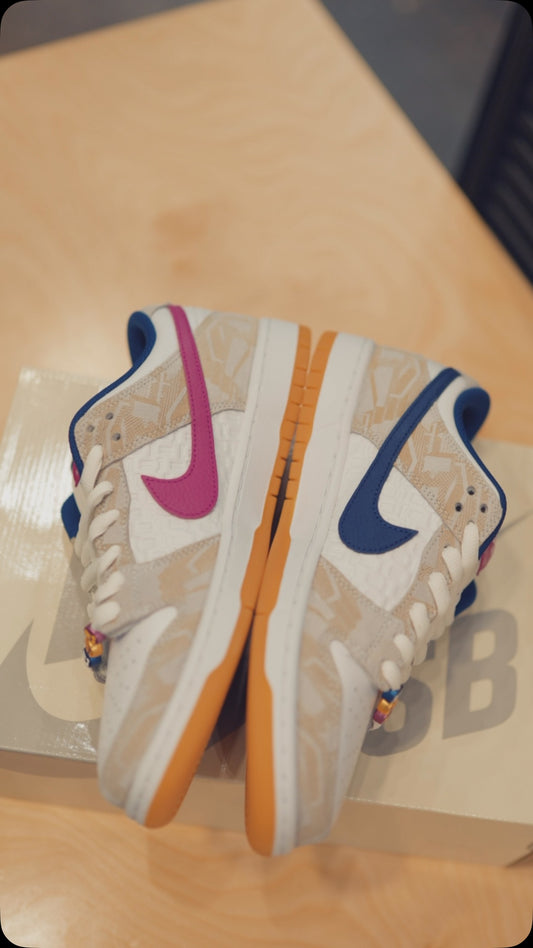 Aurora malls are home to great shoe shops where you can find unique sneakers, stylish boots, and statement-making footwear that you won’t see on everyone else.