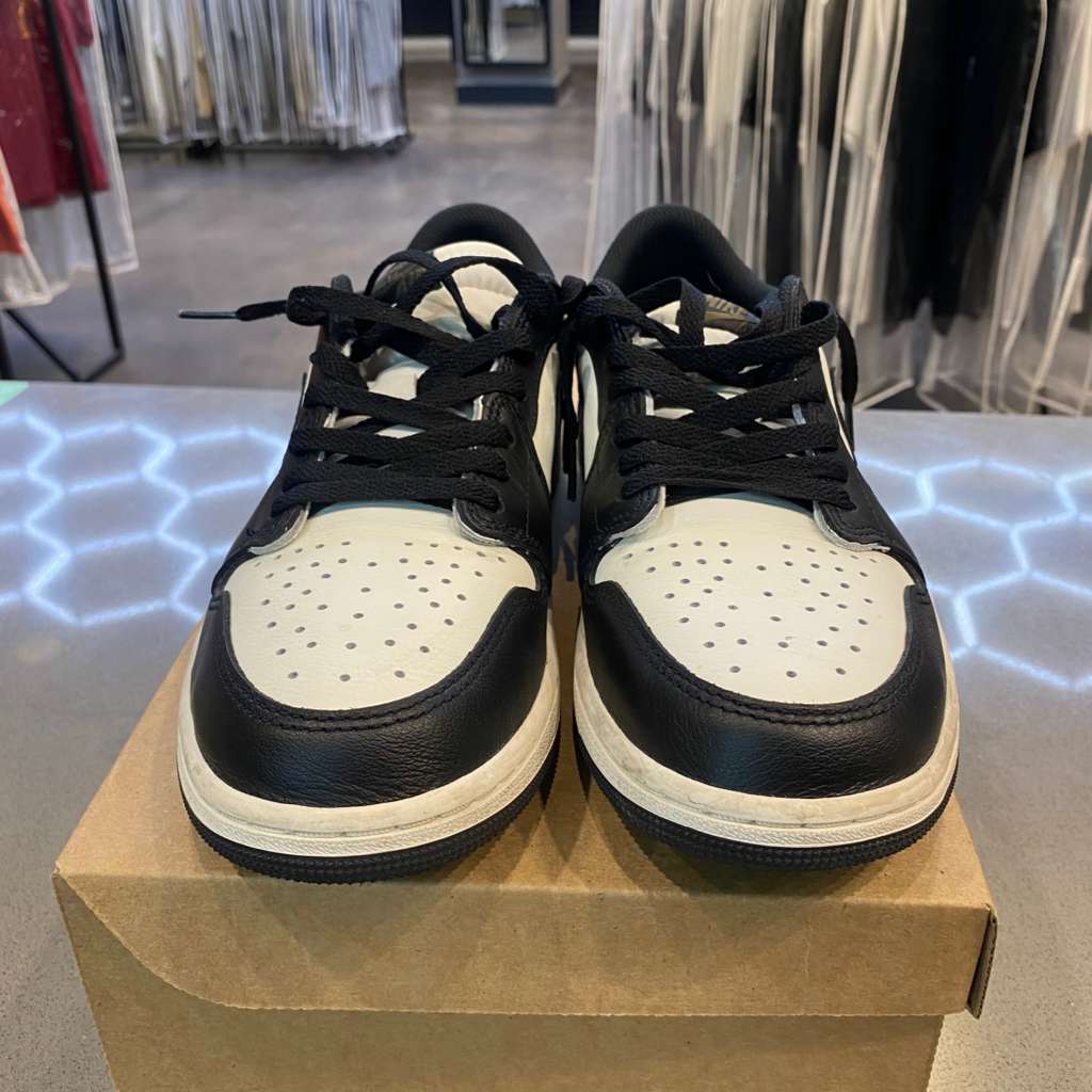 Jordan 1 Retro Low OG Mocha Size 9.5 CZ0790-102 - Pre-Owned (Replacement Box)