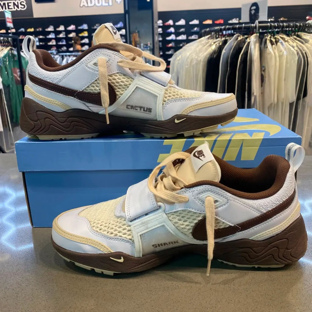 Nike Zoom Field Jaxx Travis Scott Light Chocolate Size 10.5 HQ3073-100 - Pre-Owned