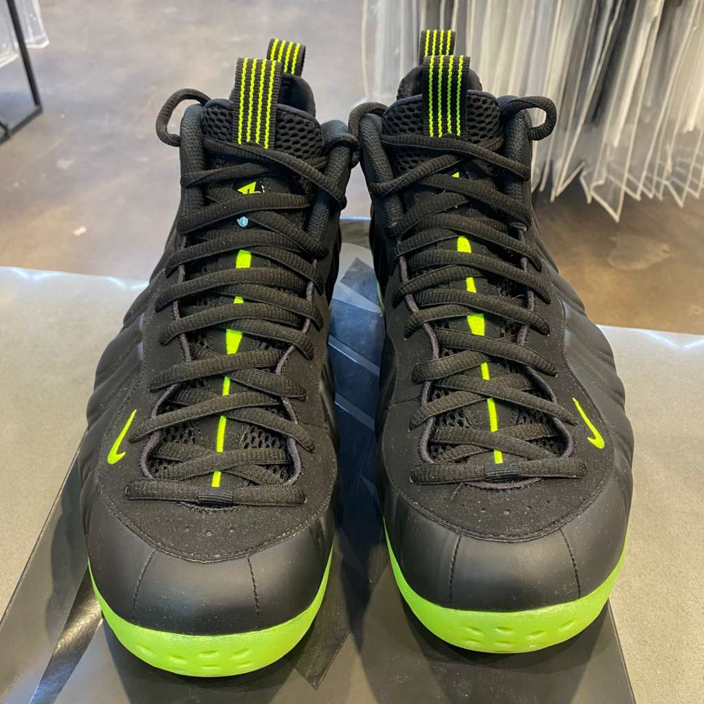 Nike Air Foamposite One Black Volt Size 12 HF2902-001 - Pre-Owned
