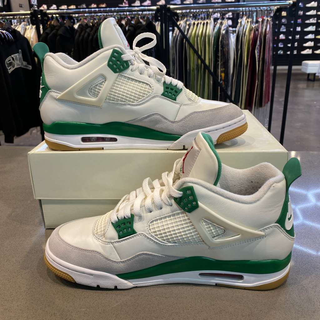 Jordan 4 Retro SB Pine Green Size 12 DR5415-103 - Pre-Owned