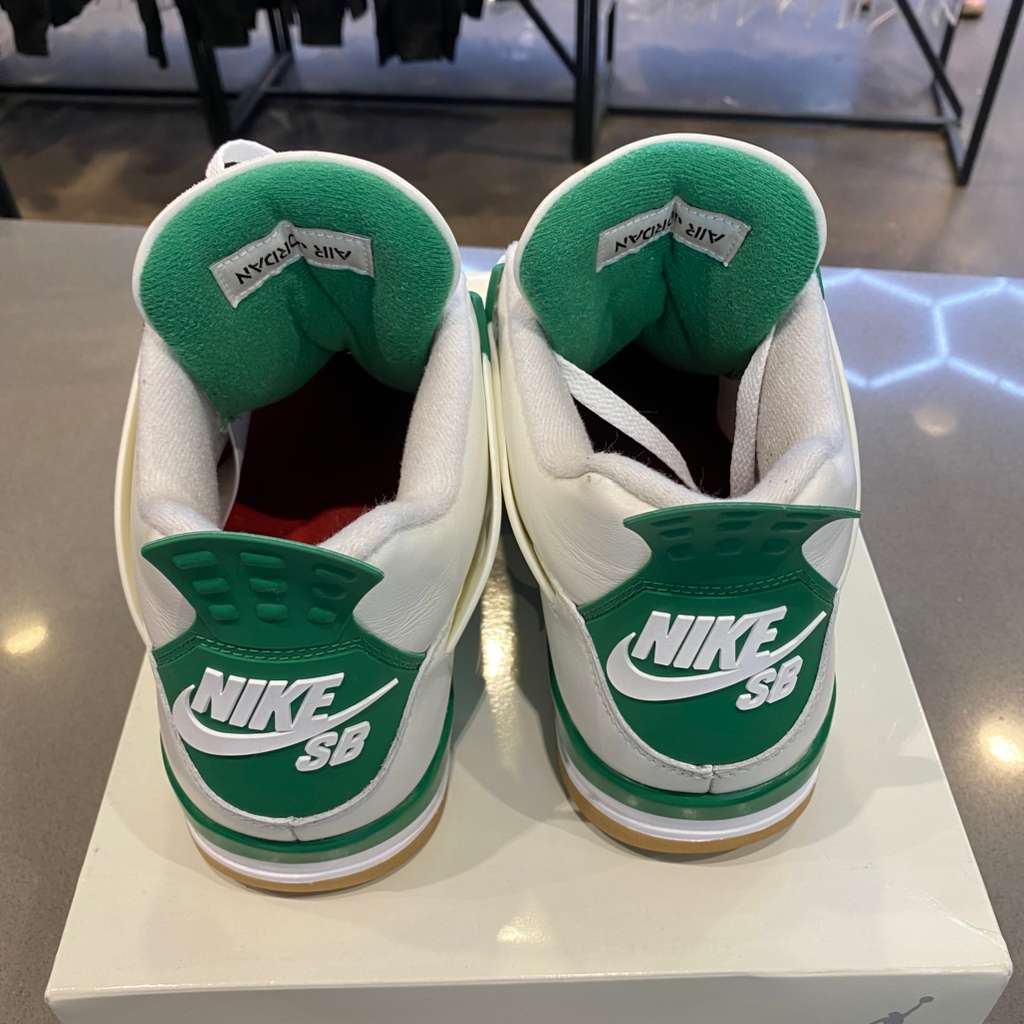Jordan 4 Retro SB Pine Green Size 12 DR5415-103 - Pre-Owned