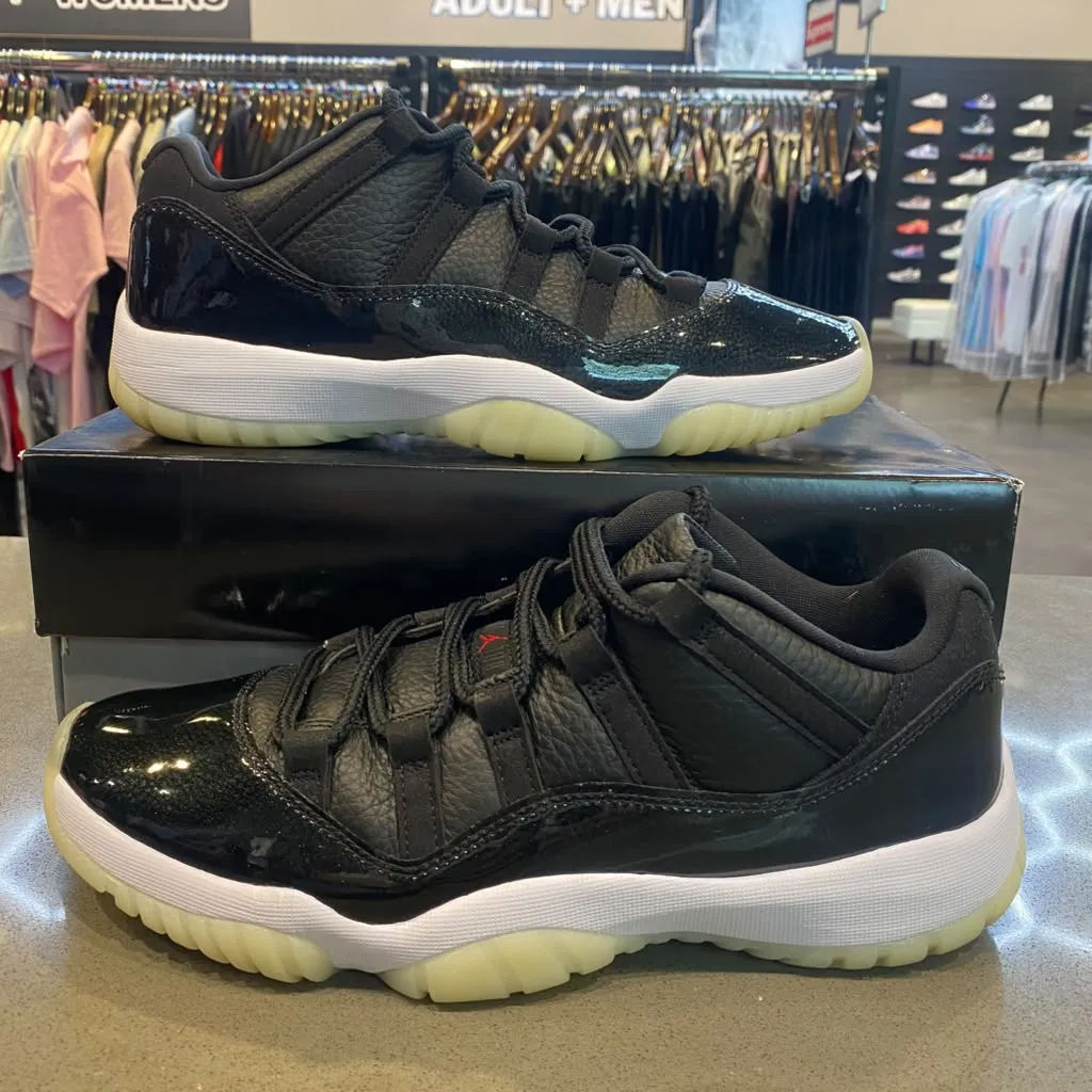 Jordan 11 Retro Low 72-10 Size 9.5 AV2187-001 - Pre-Owned