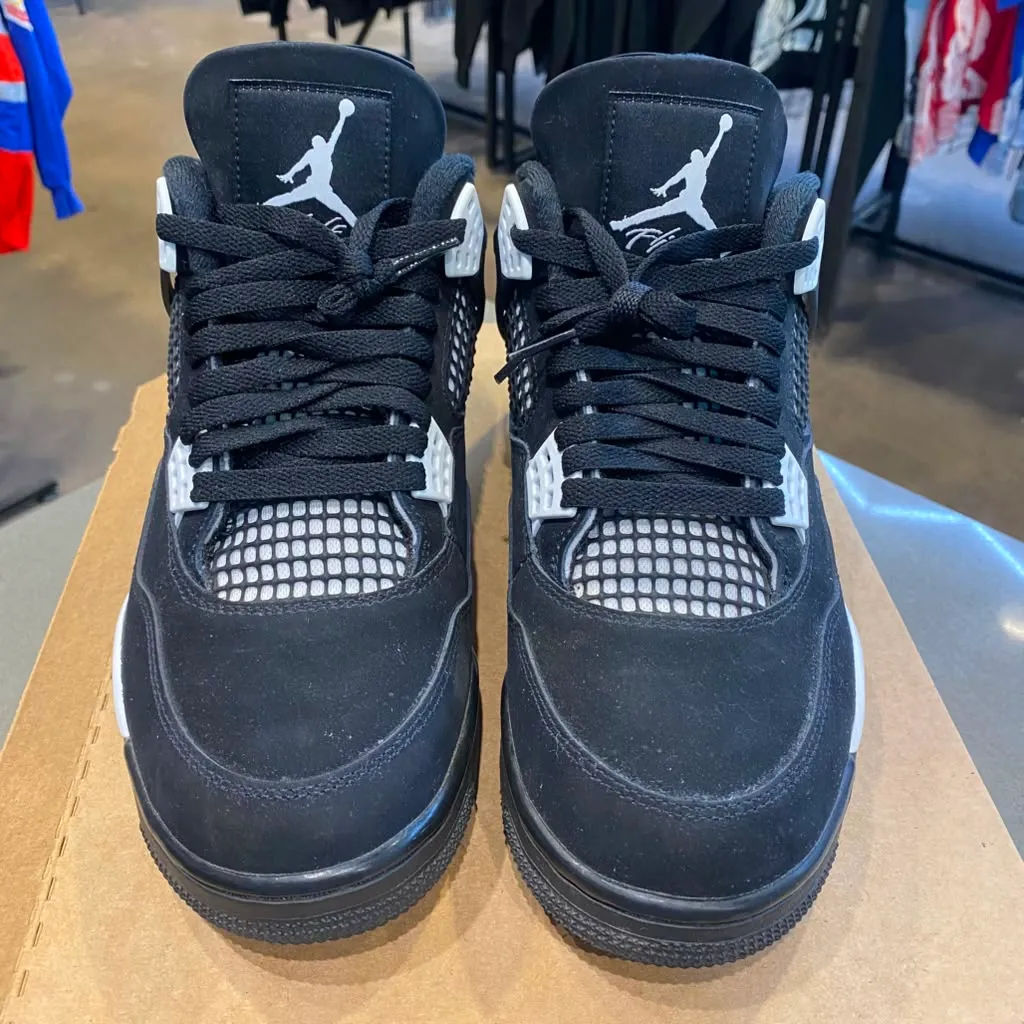 Jordan 4 Retro White Thunder Size 9.5 FQ8138-001 - Pre-Owned (Replacement Box)