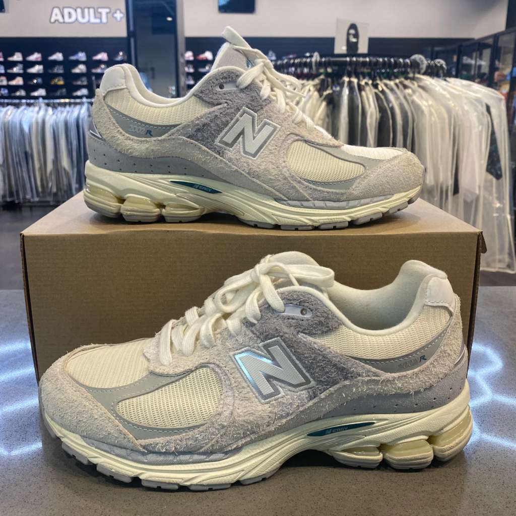New Balance 2002R Linen Size 8 M2002REK - Pre-Owned (Replacement Box)