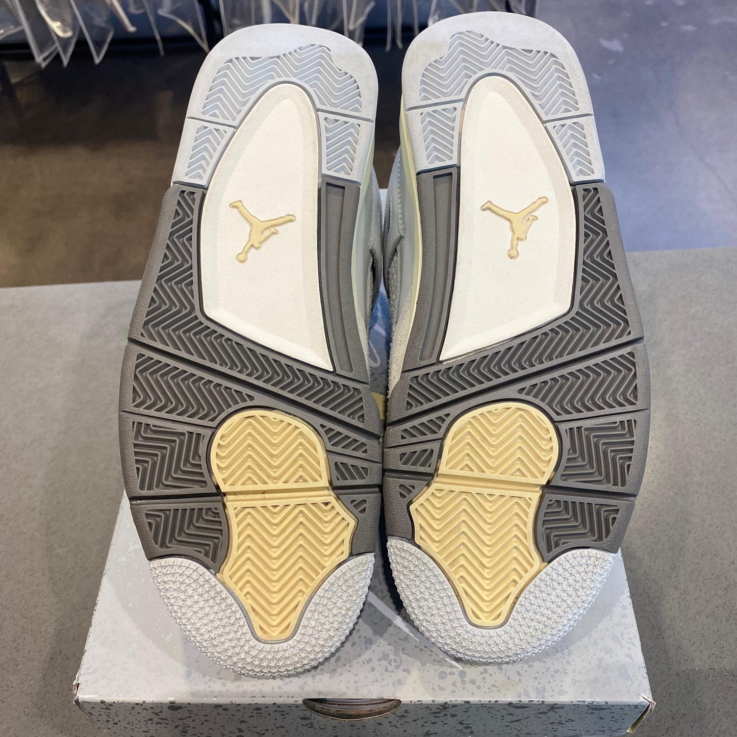 Jordan 4 Retro SE Craft Photon Dust - Pre-Owned