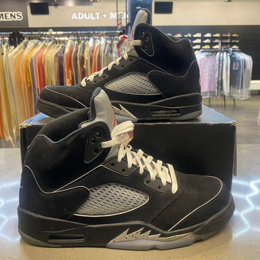 Jordan 5 Retro OG Black Metallic Reimagined Size 10 HF3975-001 - Pre-Owned