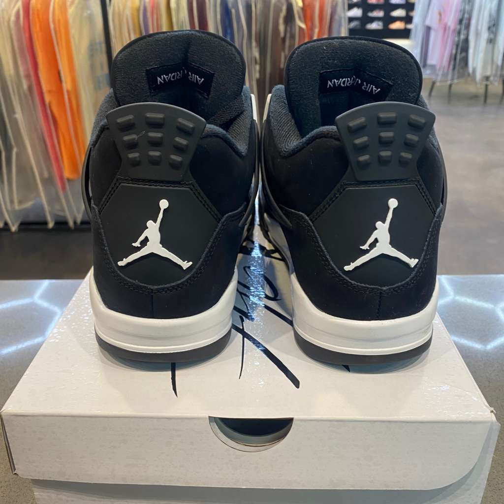 Jordan 4 Retro White Thunder - Pre-Owned