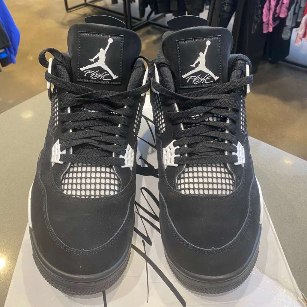 Jordan 4 Retro White Thunder Size 12 FQ8138-001 - Pre-Owned