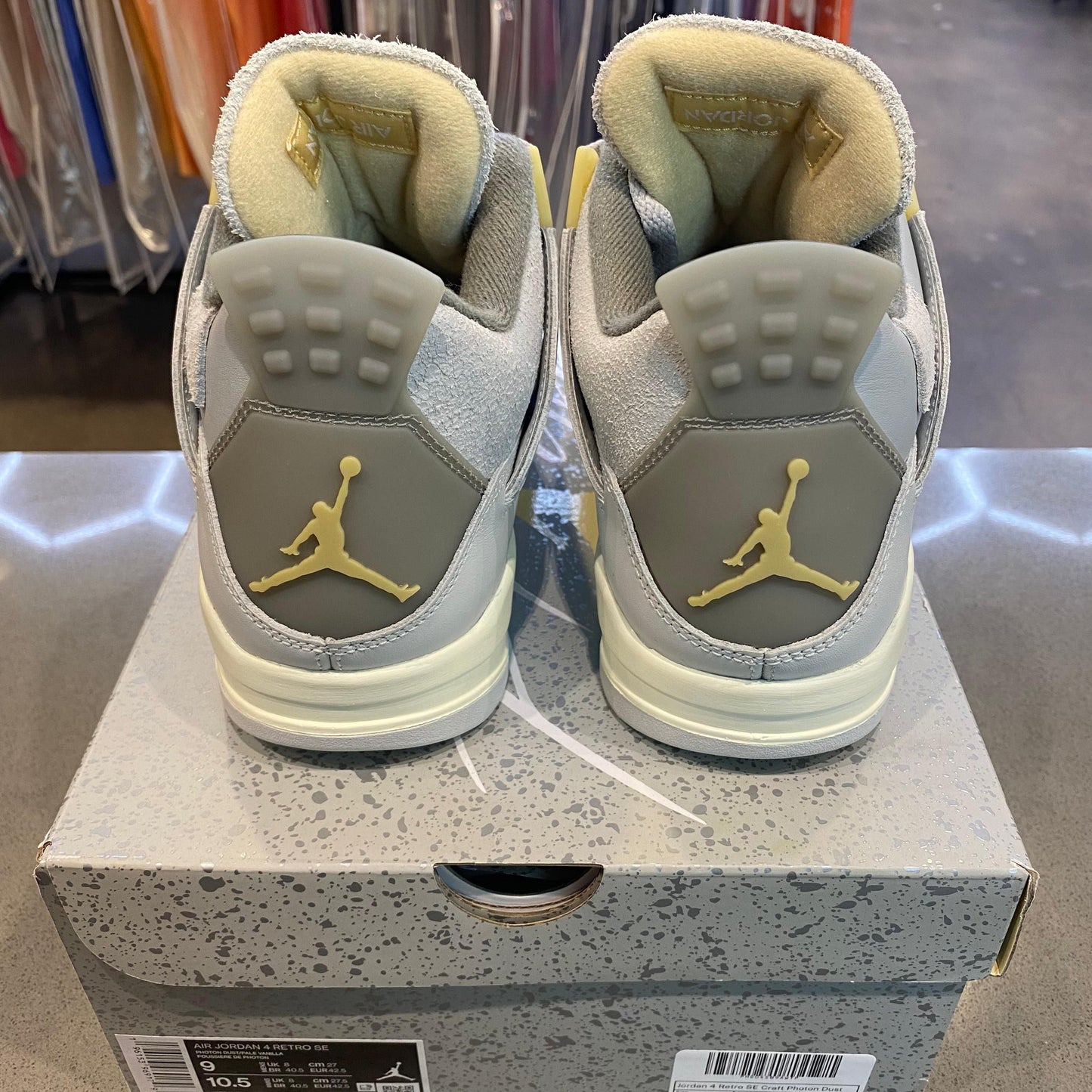 Jordan 4 Retro SE Craft Photon Dust - Pre-Owned