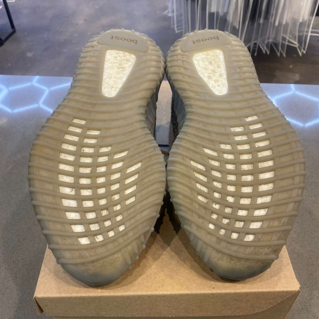 adidas Yeezy Boost 350 V2 Beluga Reflective Size 9.5 GW1229 - Pre-Owned (Replacement Box)