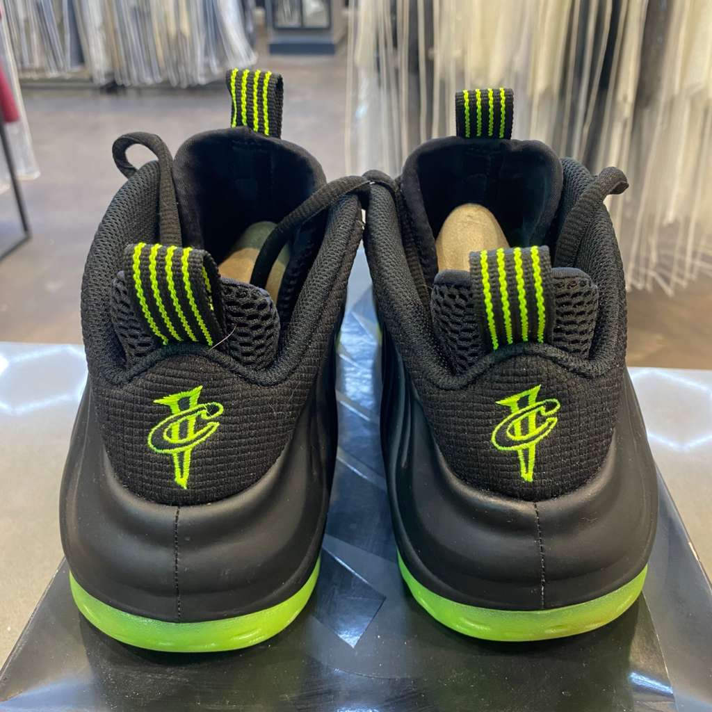 Nike Air Foamposite One Black Volt Size 12 HF2902-001 - Pre-Owned