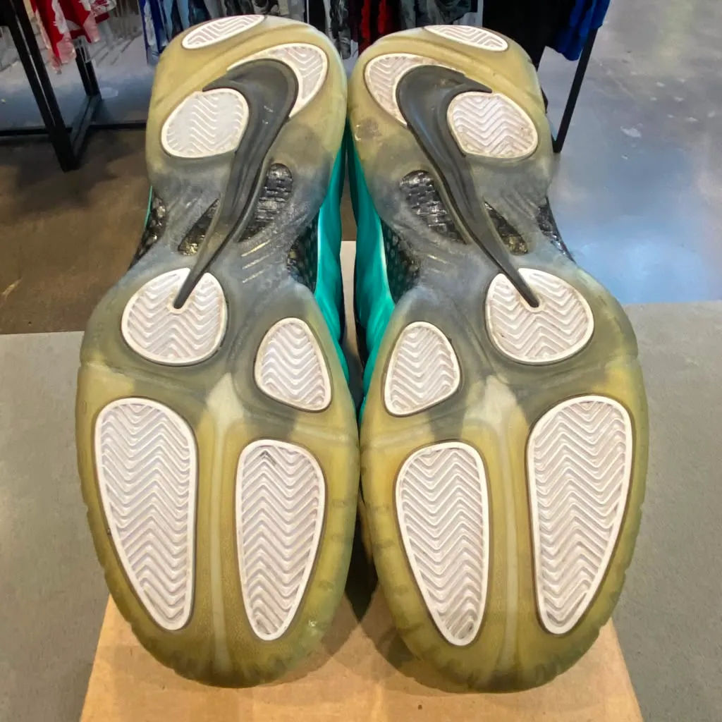 Air Nike Foamposite Pro Island Green Size 11.5 624041-303 - Pre-Owned (Replacement Box)