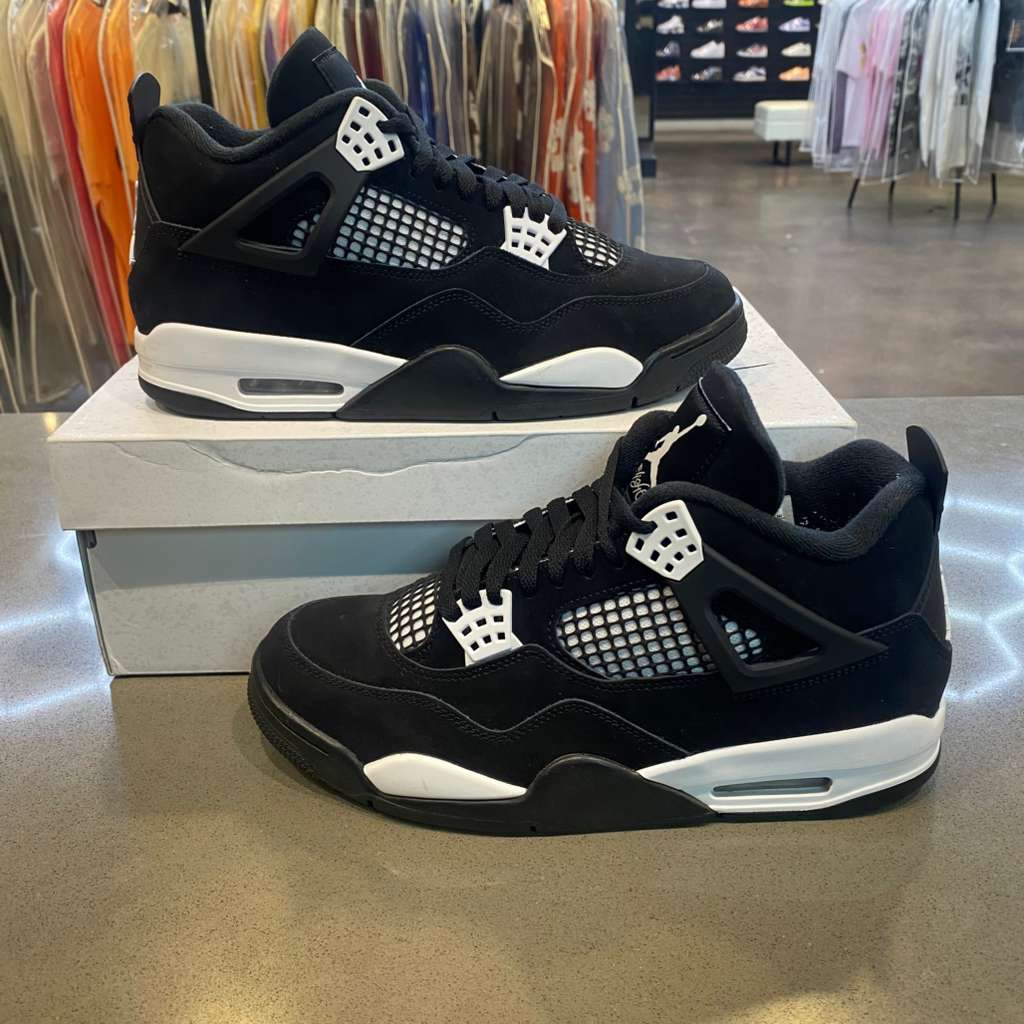 Jordan 4 Retro White Thunder - Pre-Owned