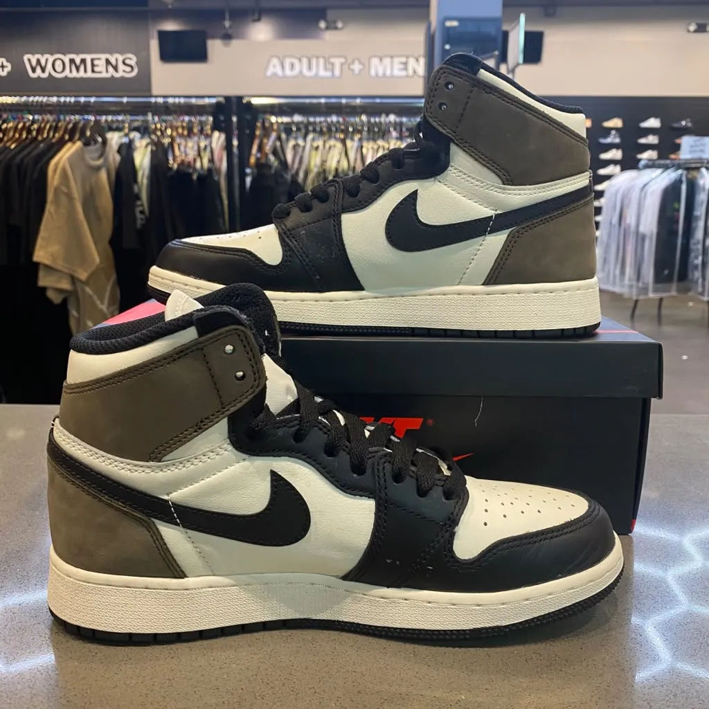 Jordan 1 Retro High Dark Mocha (GS) Size 5.5Y 575441-105 - Pre-Owned