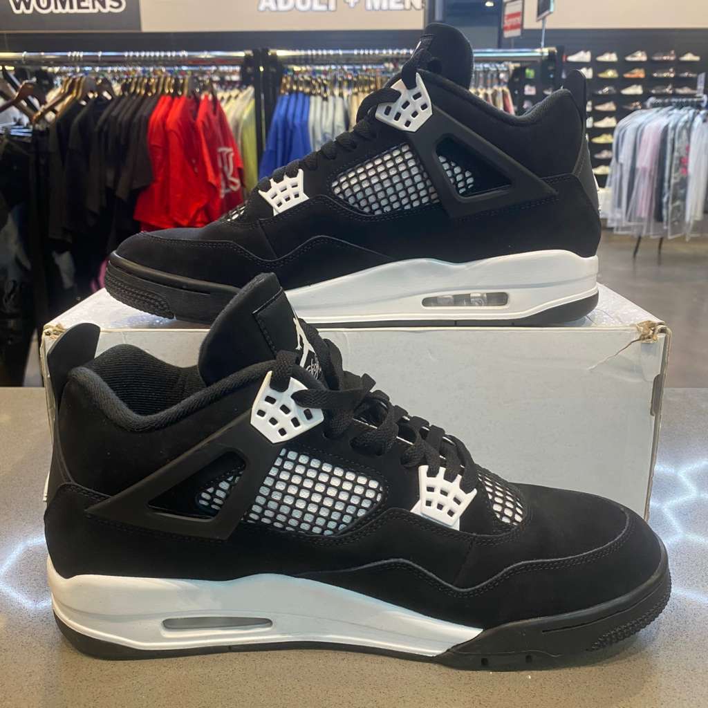 Jordan 4 Retro White Thunder Size 12 FQ8138-001 - Pre-Owned