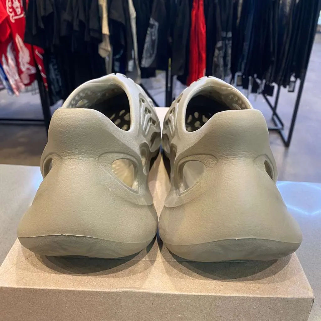 adidas Yeezy Foam RNR Stone Taupe Size 13 ID4752 - Pre-Owned