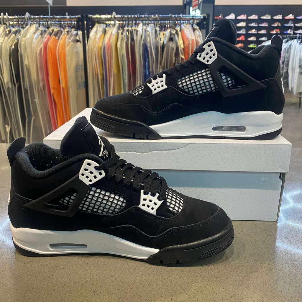 Jordan 4 Retro White Thunder - Pre-Owned