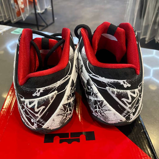 Nike LeBron 11 Graffiti Size 8 616175-100/626374-100 - Pre-Owned