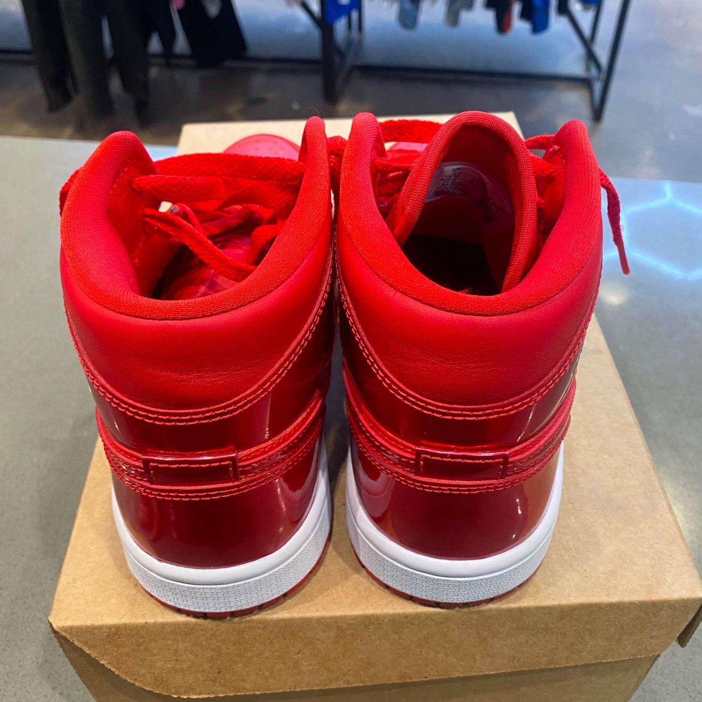 Jordan 1 Mid SE Pomegranate (Women's) Size 7W DH5894-600 - Pre-Owned (Replacement Box)