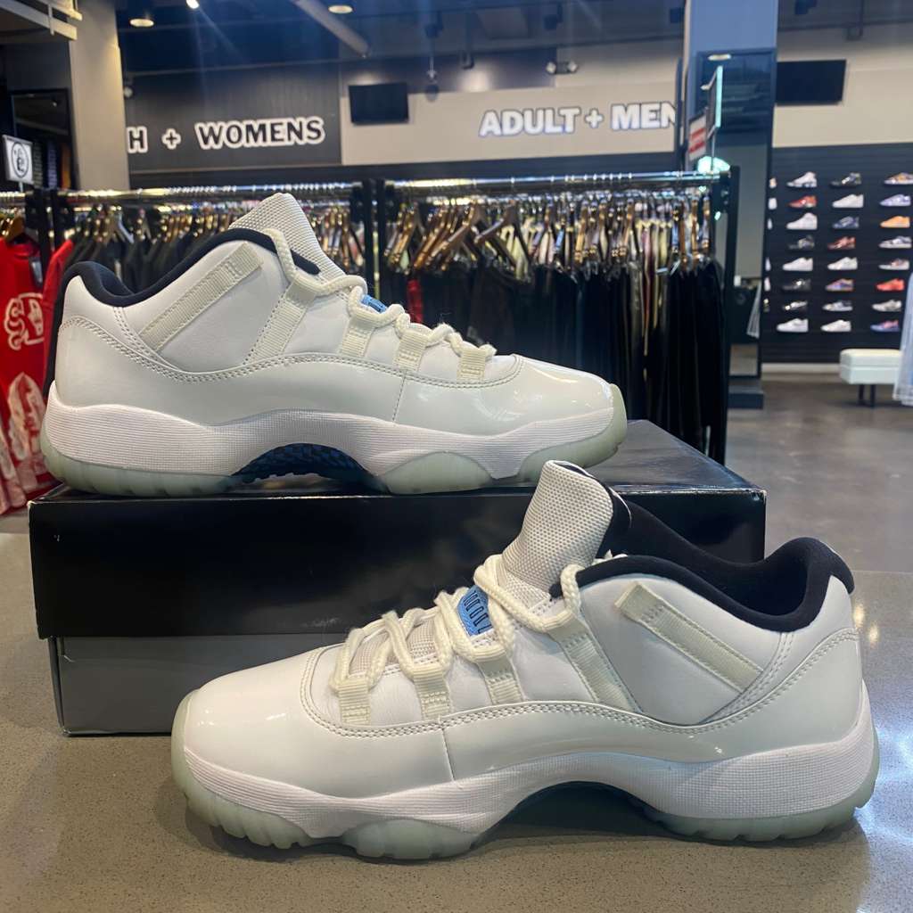 Jordan 11 Retro Low Legend Blue Size 9 AV2187-117 - Pre-Owned
