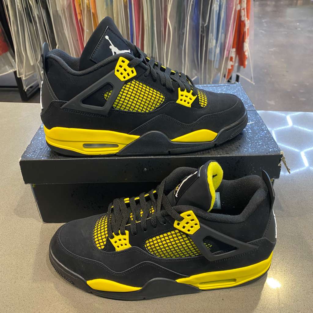 Jordan 4 Retro Thunder (2023) - Pre-Owned