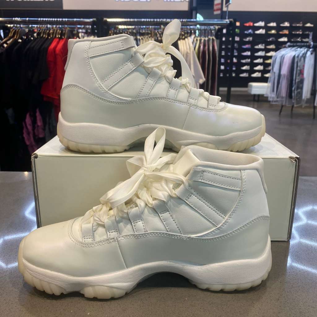 Jordan 11 Retro Pearl (Women's) Size 9W AR0715-110 - Pre-Owned
