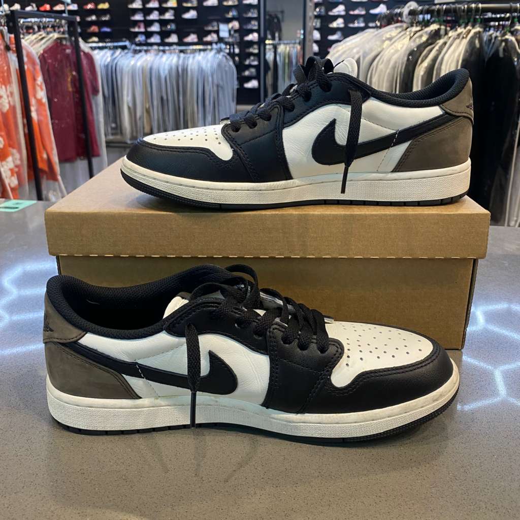 Jordan 1 Retro Low OG Mocha Size 9.5 CZ0790-102 - Pre-Owned (Replacement Box)
