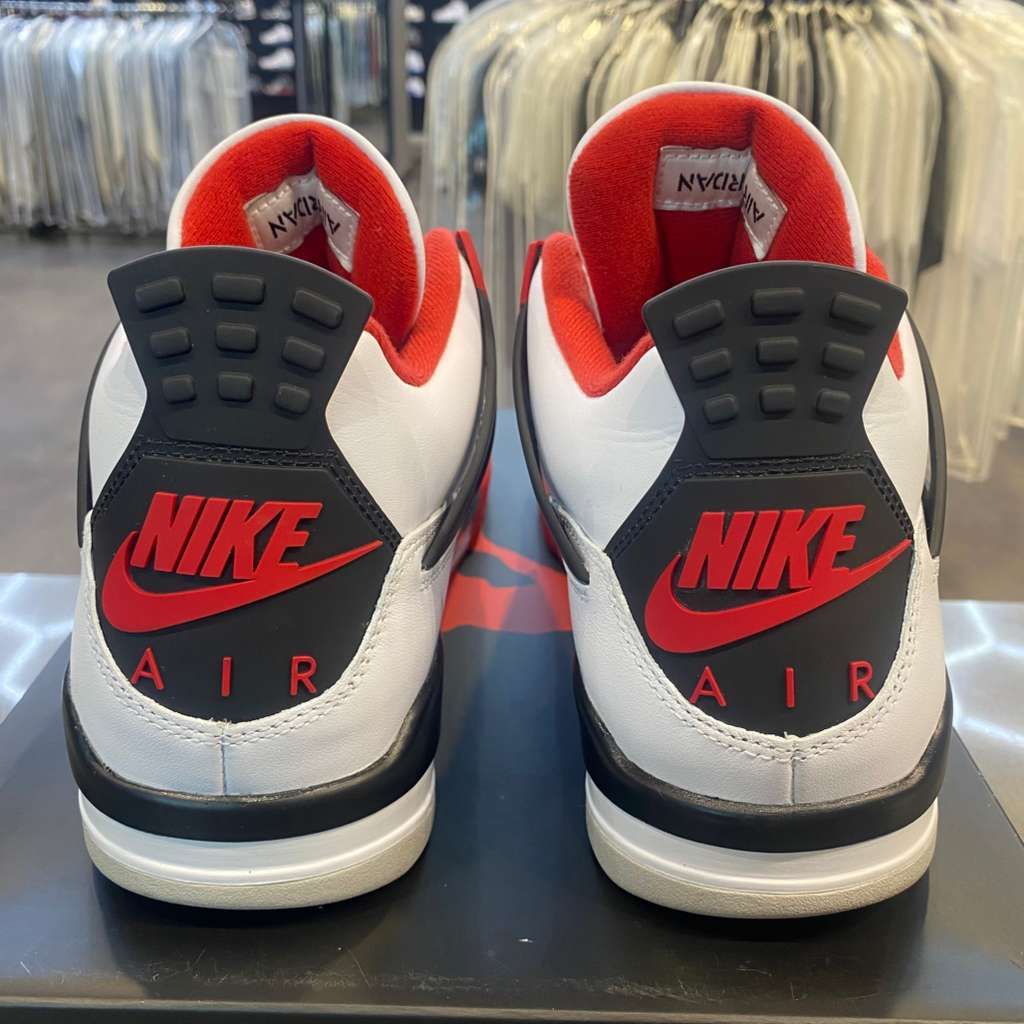 Jordan 4 Retro Fire Red (2020) Size 10.5 DC7770-160 - Pre-Owned