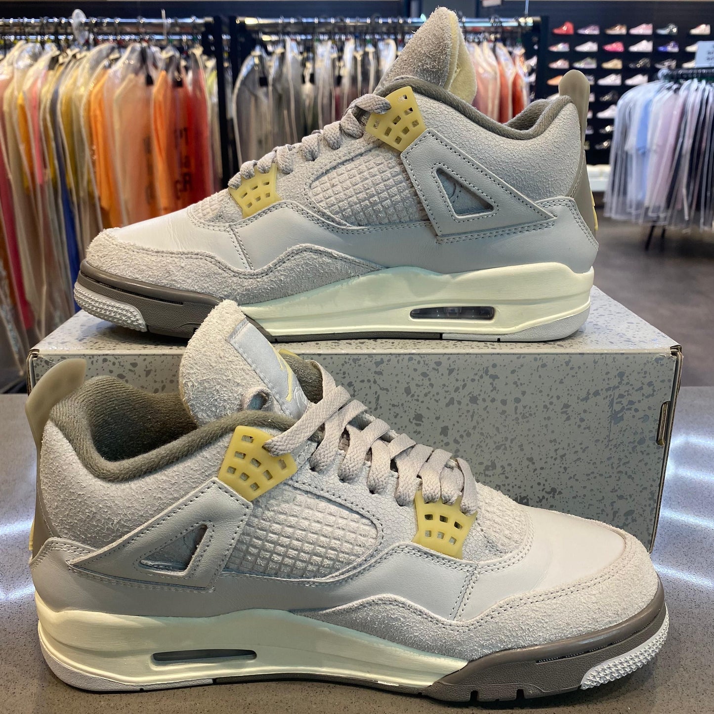 Jordan 4 Retro SE Craft Photon Dust - Pre-Owned