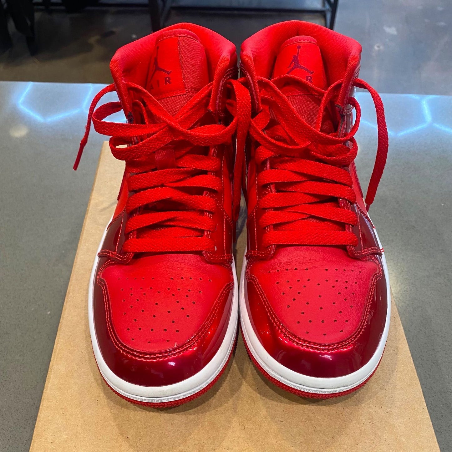 Jordan 1 Mid SE Pomegranate (Women's) Size 7W DH5894-600 - Pre-Owned (Replacement Box)