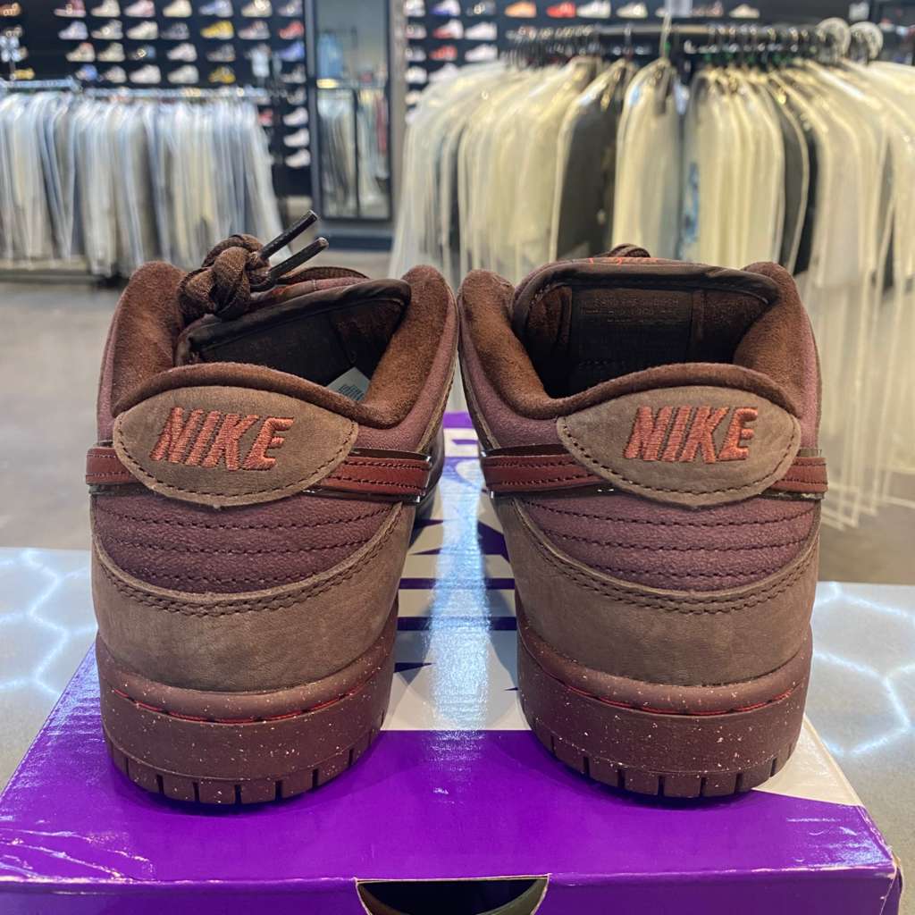 Nike SB Dunk Low City of Love Burgundy Crush Size 8 FN0619-600 - Pre-Owned