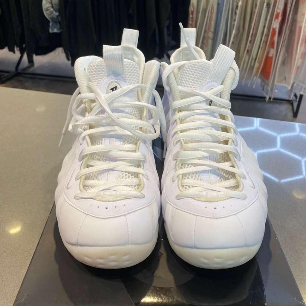 Nike Air Foamposite One Triple White Size 9.5 HJ5195-100 - Pre-Owned