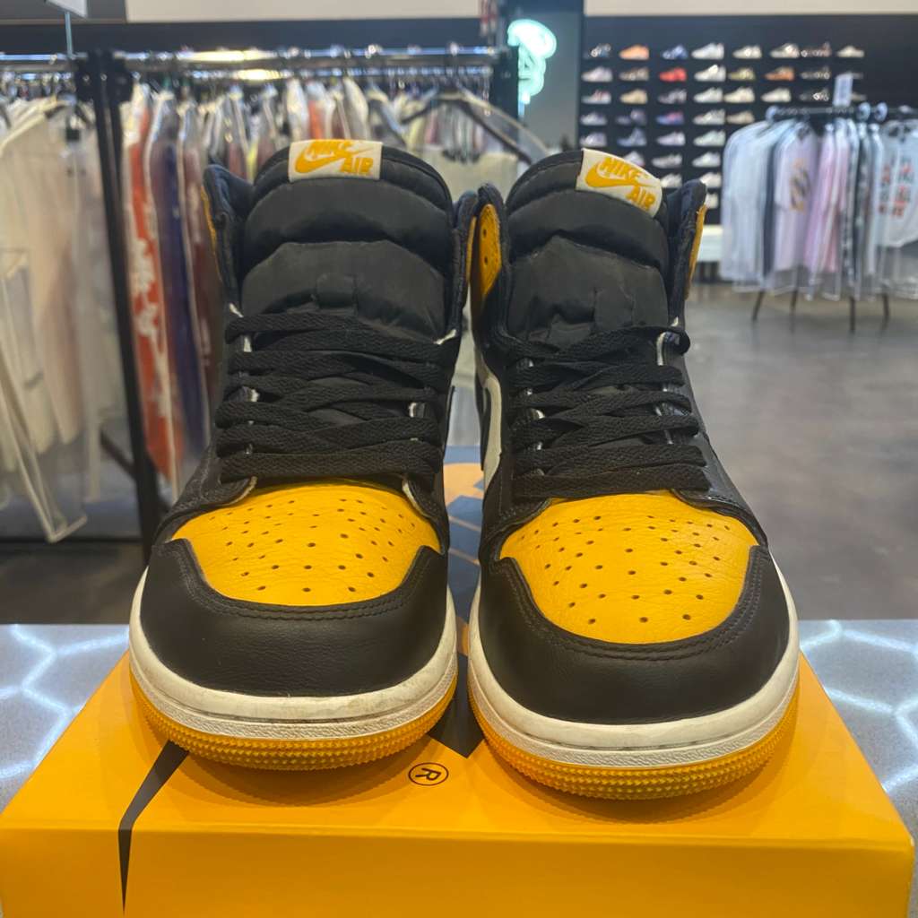 Jordan 1 Retro High OG Taxi Size 9.5 555088-711 - Pre-Owned