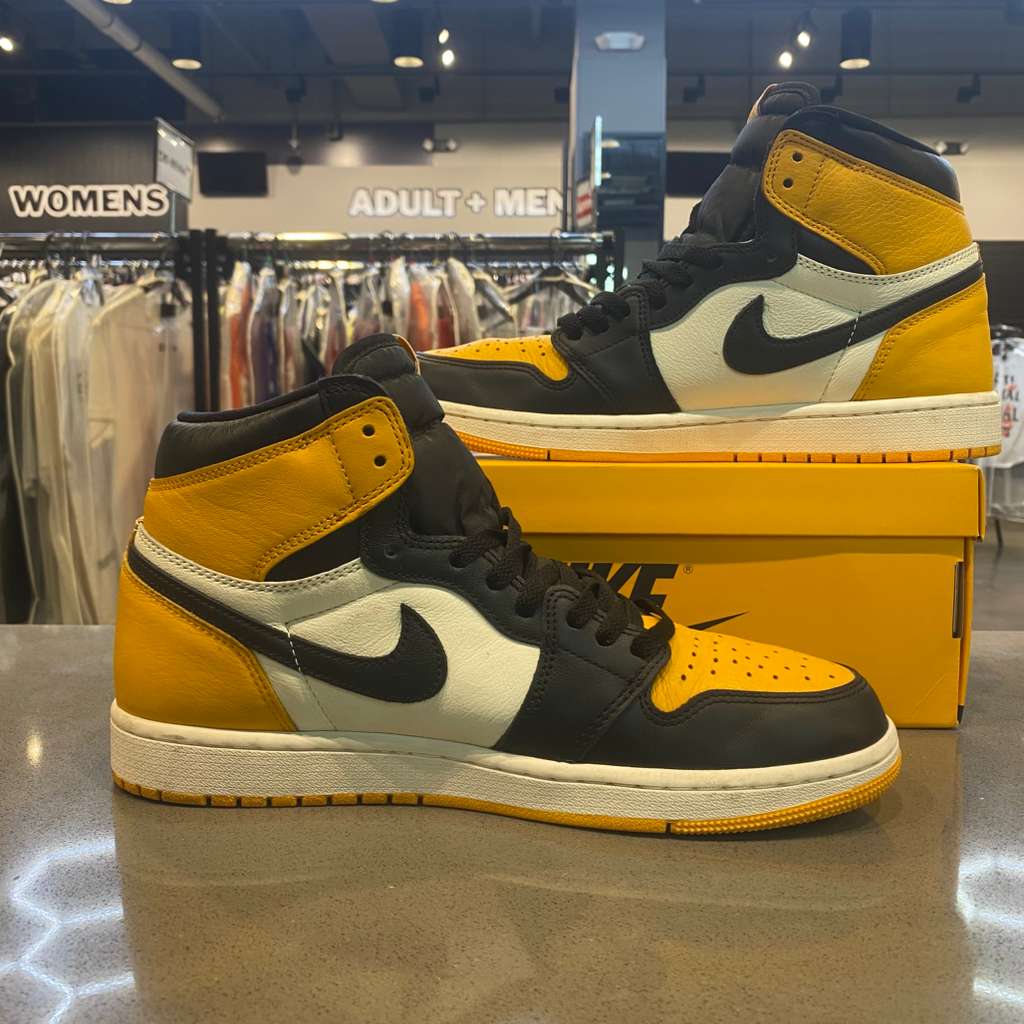 Jordan 1 Retro High OG Taxi Size 9.5 555088-711 - Pre-Owned