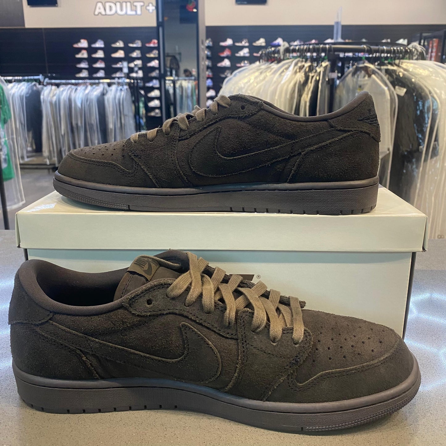 Jordan 1 Retro Low OG SP Travis Scott Velvet Brown - Pre-Owned