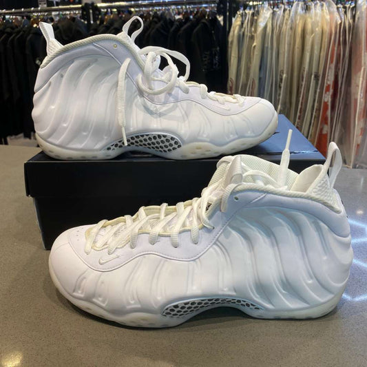 Nike Air Foamposite One Triple White Size 9.5 HJ5195-100 - Pre-Owned