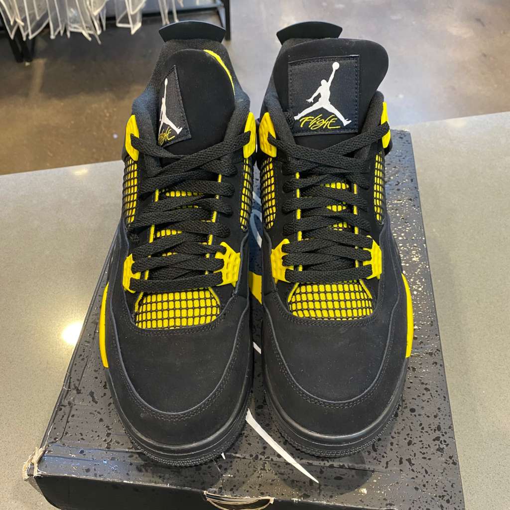 Jordan 4 Retro Thunder (2023) - Pre-Owned