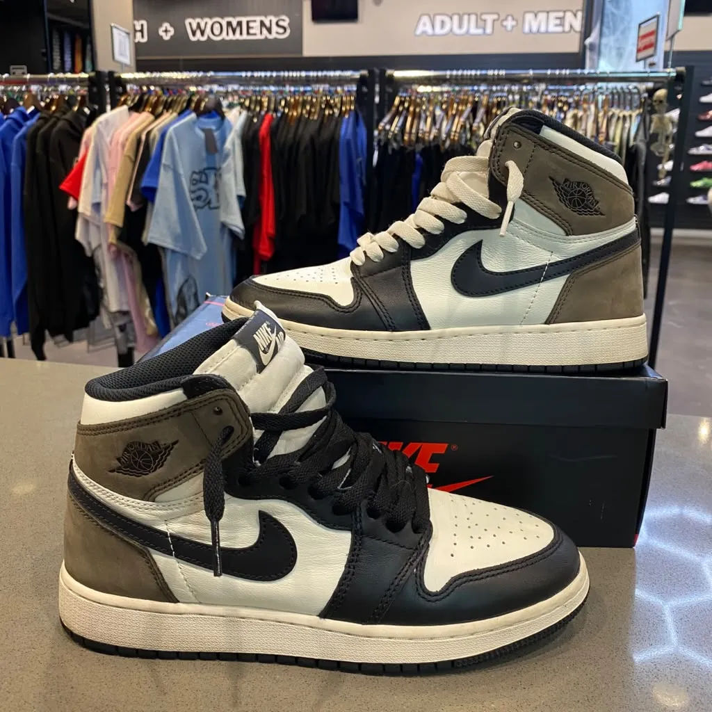 Jordan 1 Retro High Dark Mocha (GS) Size 6.5Y 575441-105 - Pre-Owned