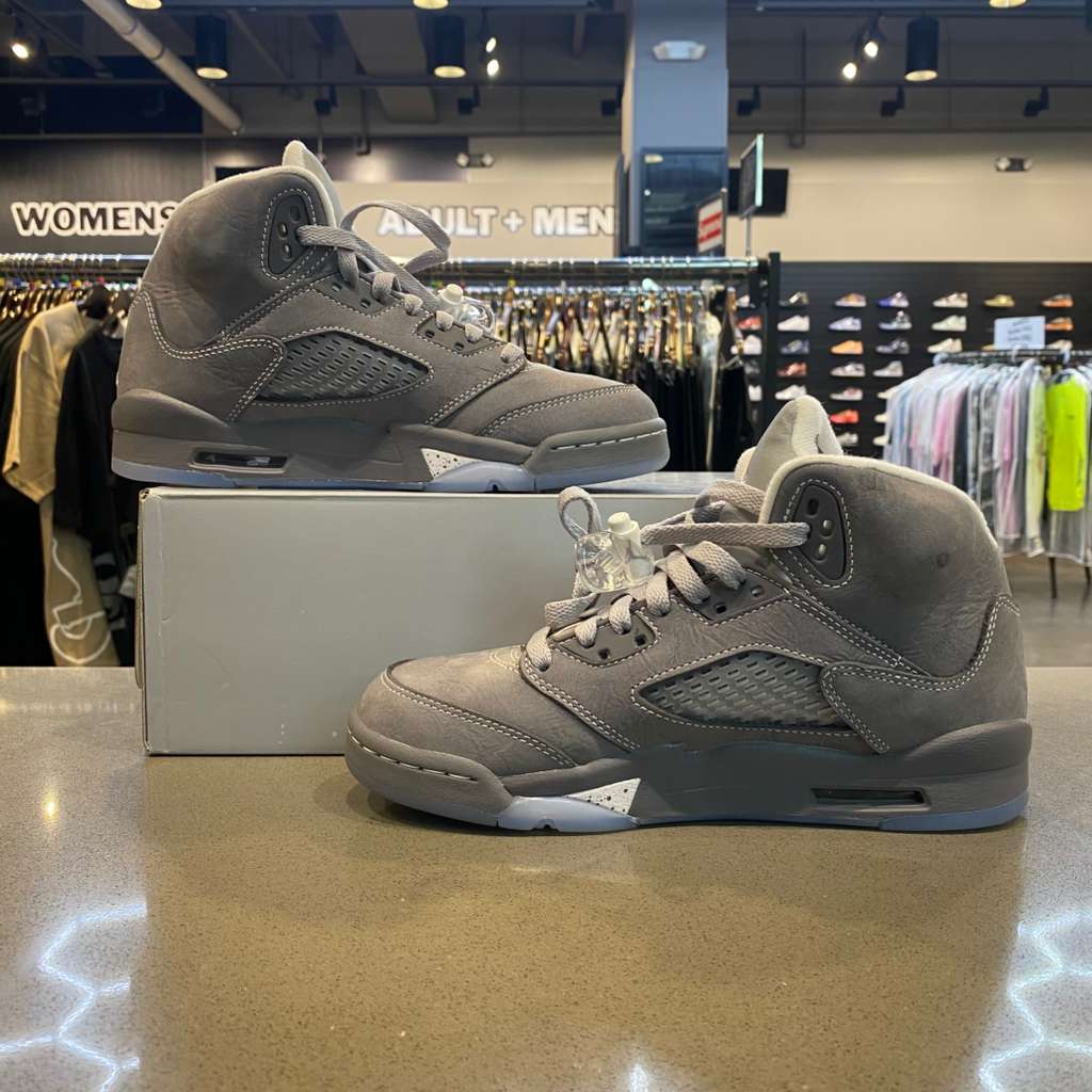 Jordan 5 Retro Wolf Grey (2026) (GS) Size 5.5Y 440888-002 - Pre-Owned