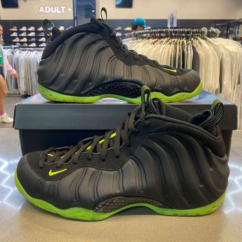Nike Air Foamposite One Black Volt Size 12 HF2902-001 - Pre-Owned