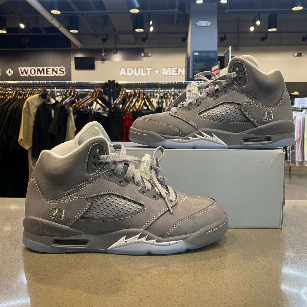 Jordan 5 Retro Wolf Grey (2026) (GS) Size 5.5Y 440888-002 - Pre-Owned