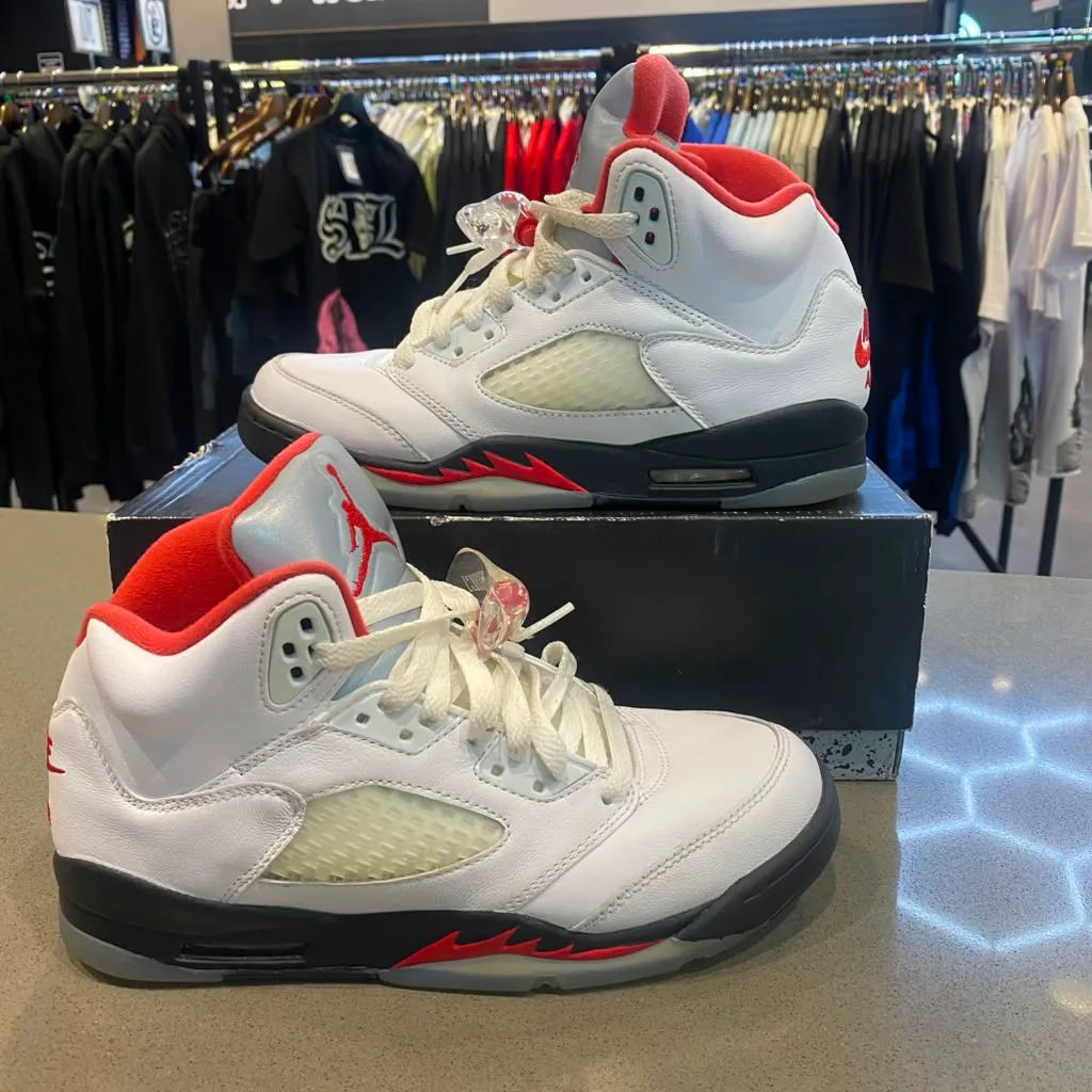 Jordan 5 Retro Fire Red Silver Tongue (2020) (GS) Size 6Y 440888-102 - Pre-Owned