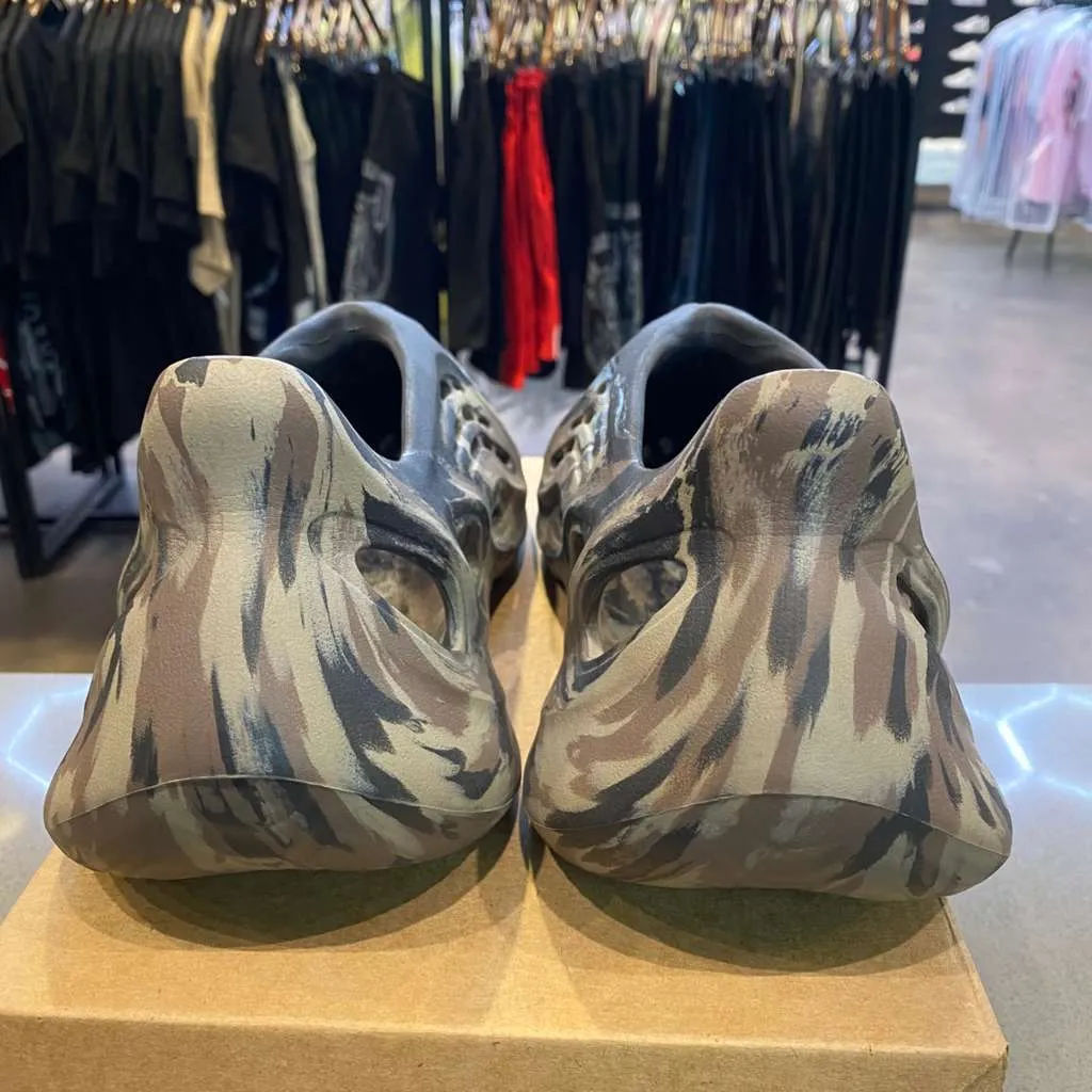 adidas Yeezy Foam RNR MX Cinder Size 13 ID4126 - Pre-Owned (Replacement Box)