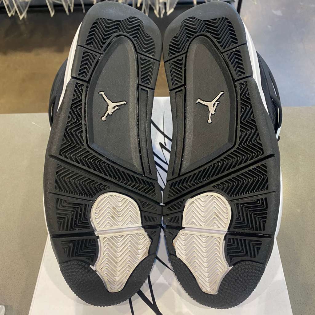 Jordan 4 Retro White Thunder - Pre-Owned