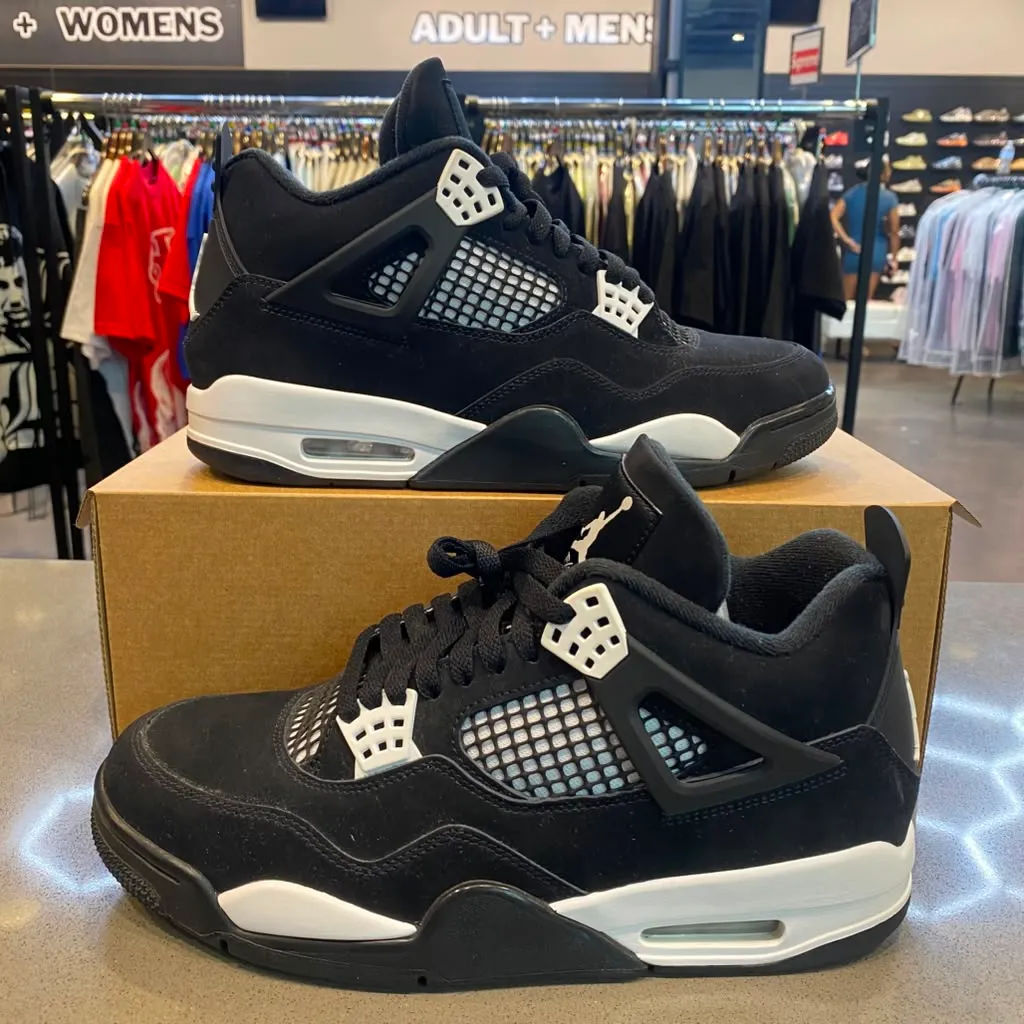 Jordan 4 Retro White Thunder Size 9.5 FQ8138-001 - Pre-Owned (Replacement Box)